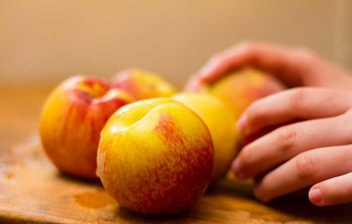 طرز تهیه 4 نوع ترشی هلو خوشمزه طرز تهیه 4 نوع ترشی هلو خوشمزه